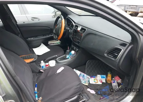 2013 Chrysler 200 Touring z USA, uszkodzony, nr VIN 1C3CCBBB5DN714654